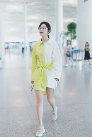 张俪清新甜美机场图片