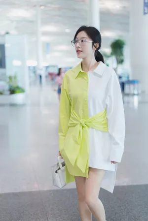 张俪清新甜美机场图片_4