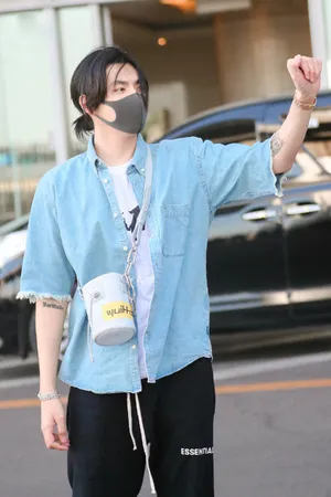 吴亦凡清爽帅气街拍照图片_7