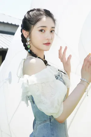 周洁琼双马尾清秀写真图片