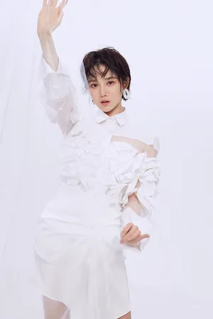 陈小纭优雅迷人时尚写真大片_7