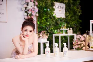 林允粉嫩甜美写真图片