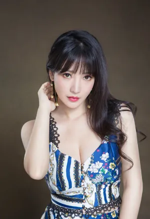 柳岩性感迷人写真图片_2