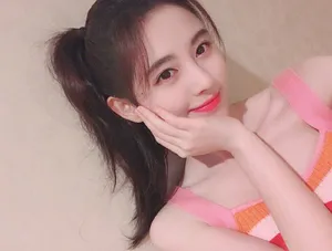 鞠婧祎甜美自拍照图片
