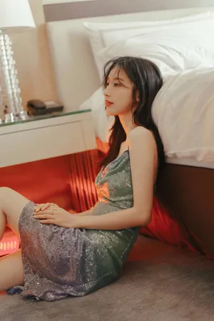 张俪性感吊带私房写真图片_4