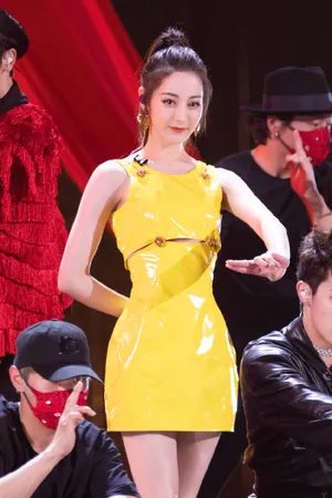 迪丽热巴创造营甜美舞台照图片_2