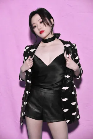 张靓颖性感妩媚写真图片_3