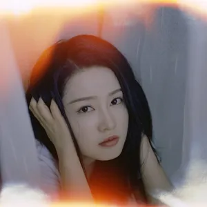 李沁慵懒随性写真图片_2