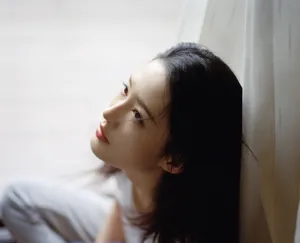 李沁慵懒随性写真图片_5