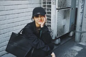 张子枫俏皮私服街拍照图片_3