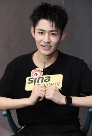 创造营2019彭楚粤帅气活动照图片_2