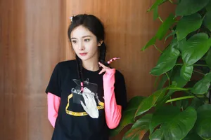 杨幂双麻花辫少女风甜美图片_1