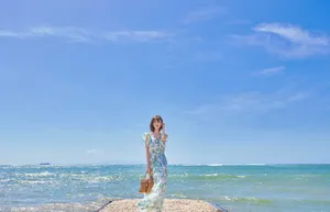 毛晓彤甜美迷人海边写真图片_2