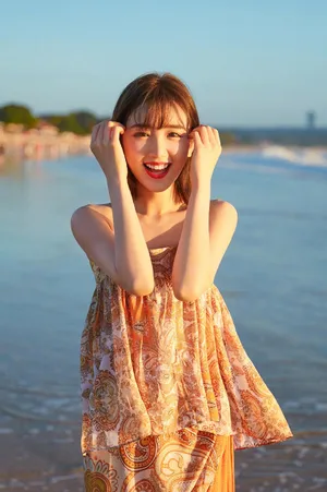 毛晓彤甜美迷人海边写真图片_4