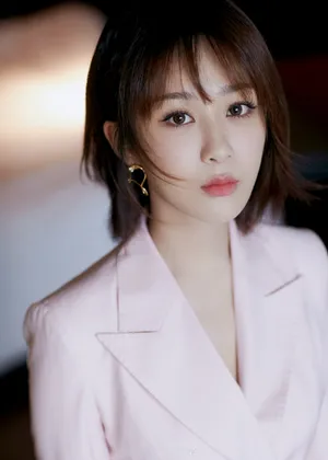 杨紫粉色西装精致写真图片_4
