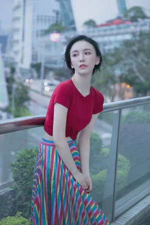 吕佳容红衣风情写真图片_2