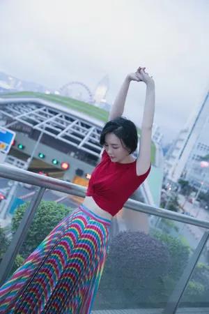 吕佳容红衣风情写真图片_3