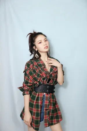 黄英清新干练写真图片_3