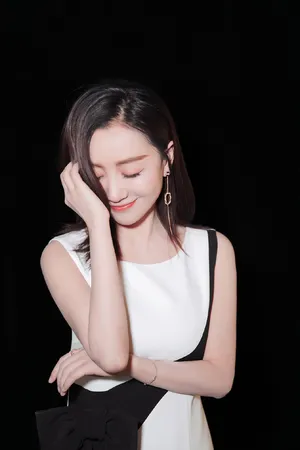 杨蓉清新靓丽时尚写真图片