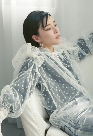 阚清子时尚魅力封面写真大片_7
