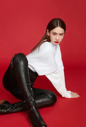 戚薇成熟妩媚杂志封面大片_4