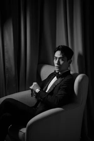 朱一龙黑白光影帅气写真图片_3