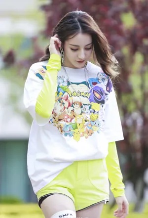 迪丽热巴运动风私服街拍图片_6