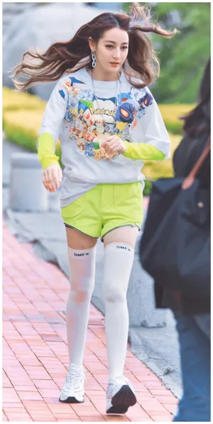 迪丽热巴运动风私服街拍图片_8
