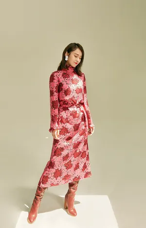 张佳宁清新甜美时尚写真图片