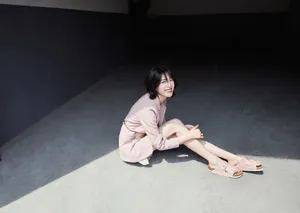 李溪芮甜美粉嫩街拍图片_3