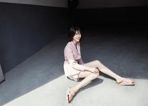 李溪芮甜美粉嫩街拍图片_4