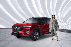 娄艺潇性感冷艳写真图片_5