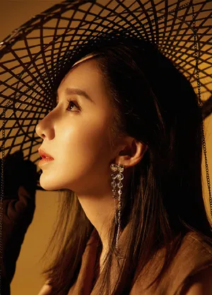 娄艺潇性感冷艳写真图片_8