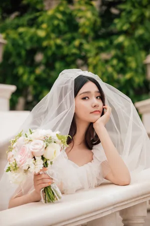 林允婚纱仙气写真图片_5