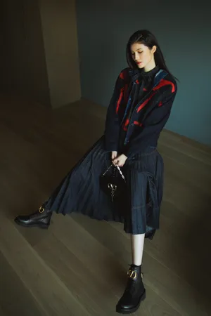 何穗性感干练写真图片_4