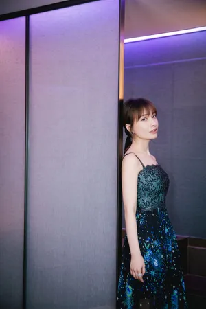 吴昕优雅端庄写真图片
