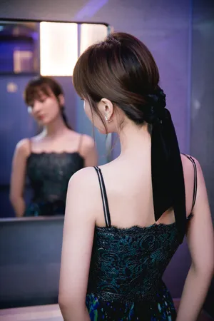 吴昕优雅端庄写真图片_2