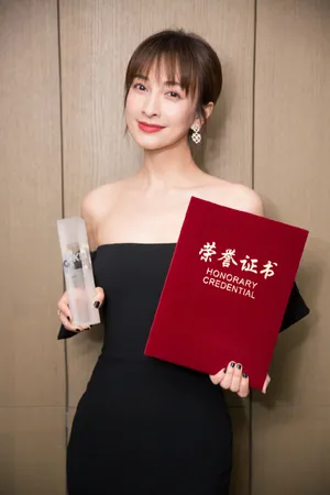 吴昕优雅端庄写真图片_10