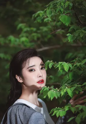 张璇率性妩媚时尚写真大片_4