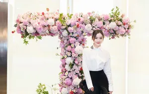 袁姗姗白衬衫清新活动照图片_3