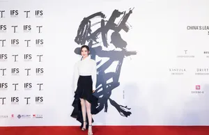 袁姗姗白衬衫清新活动照图片_5