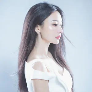 柳岩优雅性感写真图片