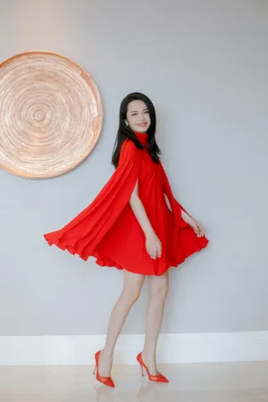 姚晨红裙明艳写真图片_5