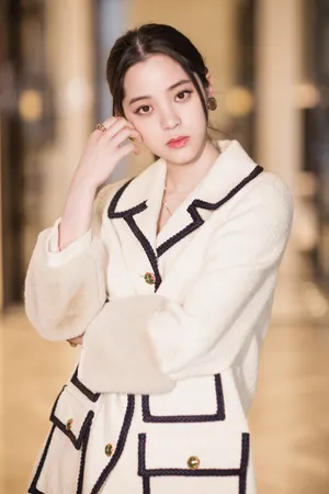 欧阳娜娜复古优雅活动写真图片