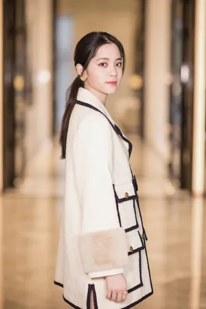 欧阳娜娜复古优雅活动写真图片_2