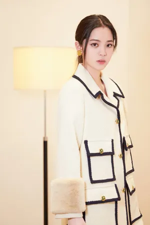 欧阳娜娜复古优雅活动写真图片_7