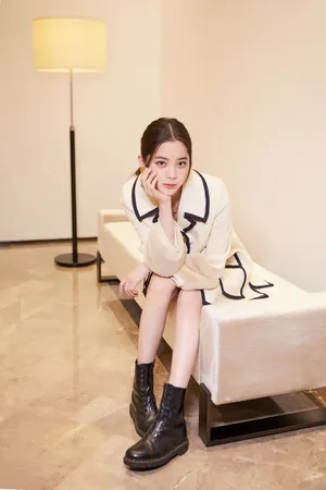 欧阳娜娜复古优雅活动写真图片_8