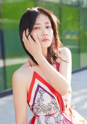 谭卓性感优雅街拍图片_1