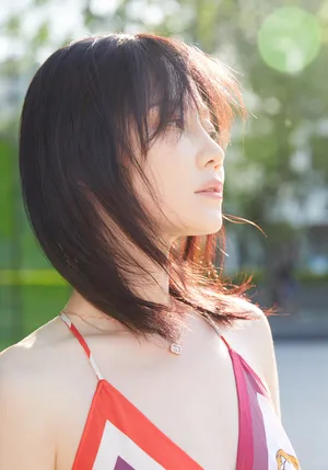 谭卓性感优雅街拍图片_5