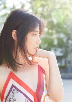 谭卓性感优雅街拍图片_7